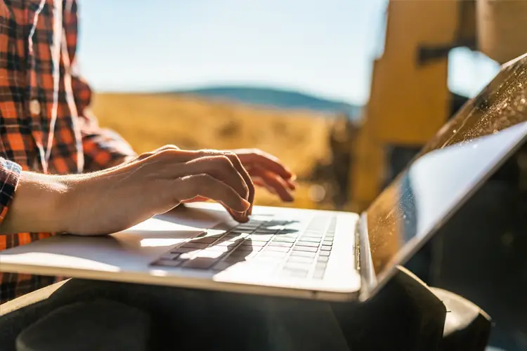 User on a computer using SMARTEQUIP.